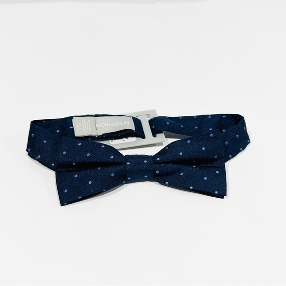 NWT Nordstrom Kids Blue Polka Dot Pattern Silk Pre-Tied Adjustable Bow-Tie - Picture 1 of 7